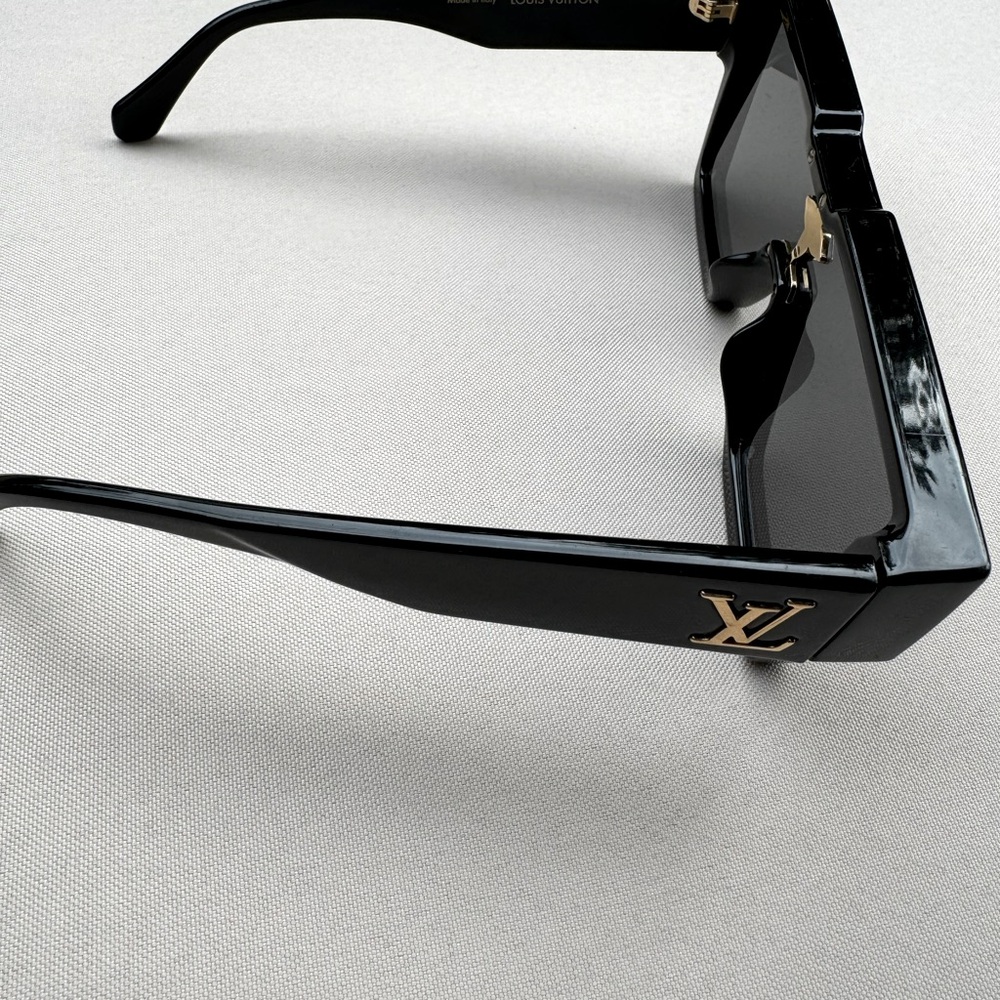 Sunglasses - Picture 3 of 9